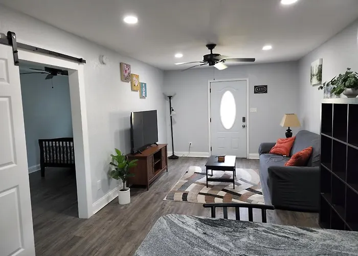 Guest house Cozy 1- Bed House. Pensacola